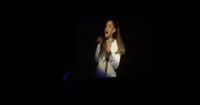 Ariana Grande feat. Macy Gray, Leave Me Lonely: testo, traduzione e video live