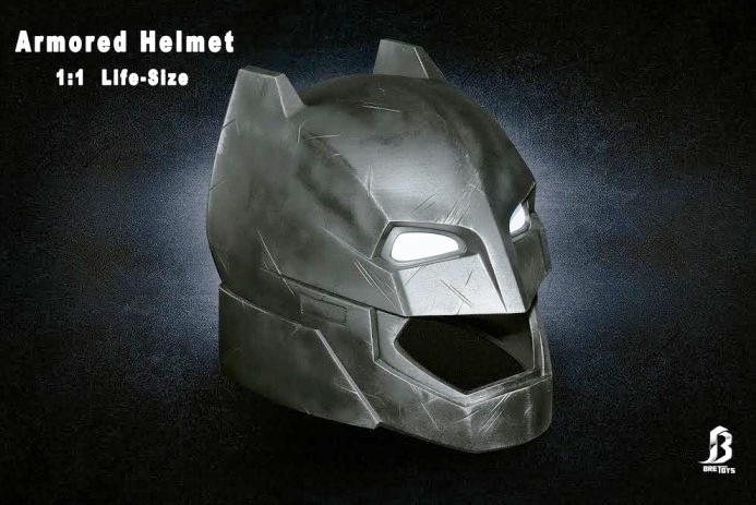 Batman v Superman: replica elmo dell’armatura di Batman a grandezza naturale
