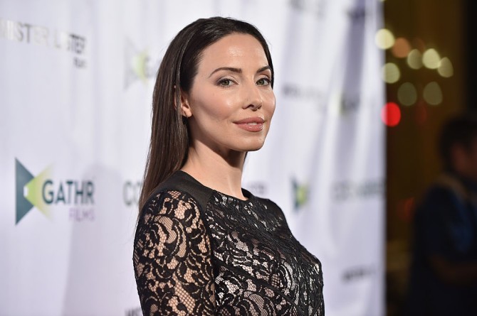 Serie TV, novità: Whitney Cummings lavora a una comedy per HBO; Tony Curran in Elementary