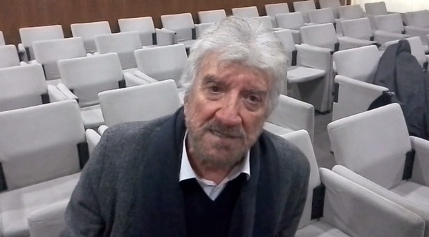 Gigi Proietti a Blogo: “Il giornalista era un ruolo diverso da presentare al pubblico. Tale e Quale show? Non so se lo rifaranno…”