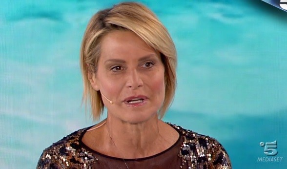Isola dei famosi 2016, Simona Ventura: “La lotta nel fango? Gli autori potevano risparmiarsela, puntata scappata di mano a Magnolia”