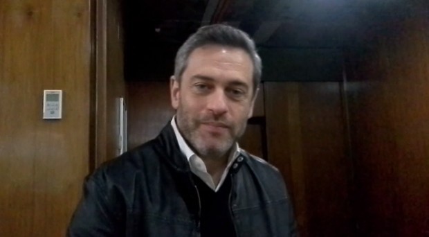 Massimo Poggio a Blogo: “Una pallottola nel cuore coniuga la commedia con il dramma. Lavorare con Gigi Proietti? Una “sofferenza”!”