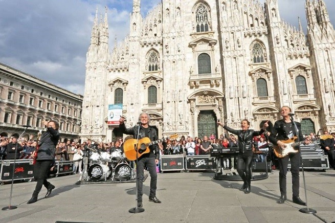 Pooh, Chi fermerà la musica: testo e video del ‘concerto’ in Piazza duomo a Milano