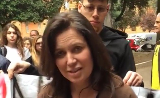 Salvo Riina a Porta a porta: sit in di protesta contro Bruno Vespa di Sabina Guzzanti, Carlo Freccero lo difende