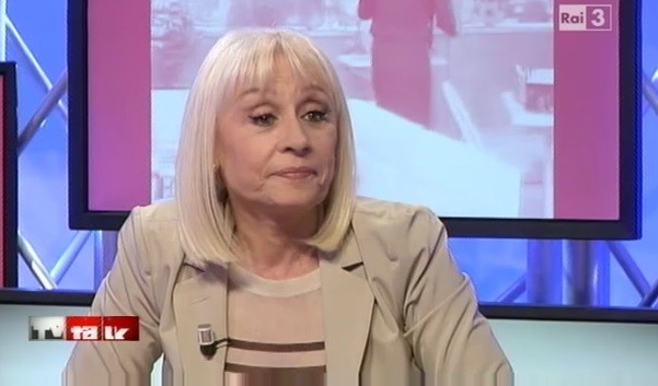Tv Talk, Raffaella Carrà: “Mi scandalizza la volgarità di Ciao Darwin” e la frecciatina a Carlo Conti ospite di Amici