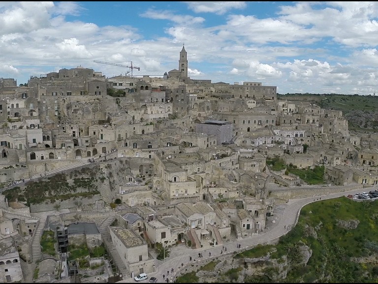 1200 km di bellezza: un eden, un paradiso perduto riconquistato, una favola, il Gran Tour