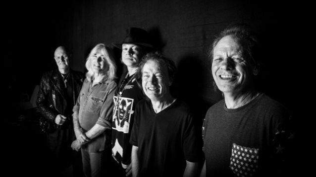 Axl Rose: “Andrei avanti con gli AC/DC anche in futuro”