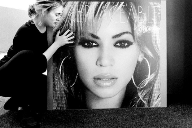 News musicali maggio 2016: Adele loda Beyoncé su Instagram, Jennifer Hudson snobbata ai Tony Awards 2016