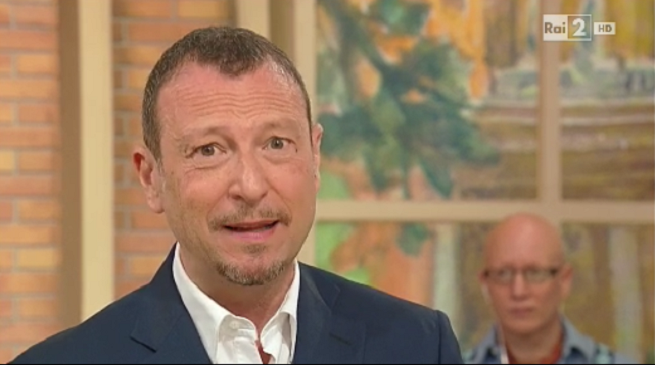 Amadeus lascia Mezzogiorno in famiglia: “Sette anni fantastici”. Guardì e Ventura si commuovono
