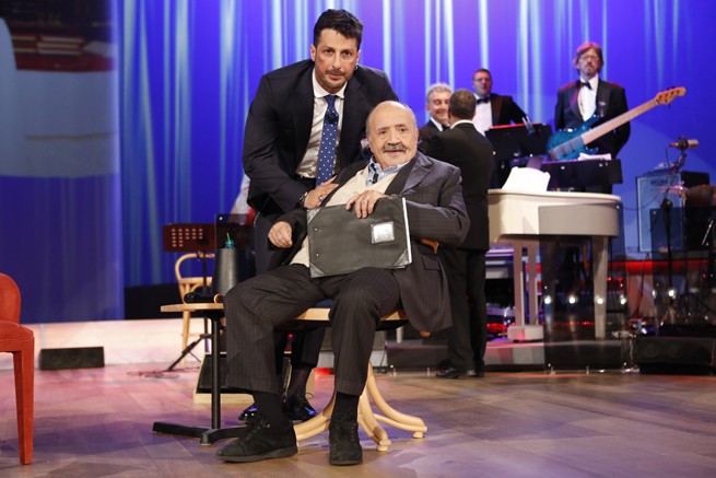 Stasera in tv, 8 maggio 2016: Corona al Maurizio Costanzo Show, Una Pallottola nel Cuore, Il Segreto