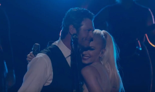 Blake Shelton & Gwen Stefani, Go Ahead and Break My Heart: video live a The Voice Usa [traduzione e testo]