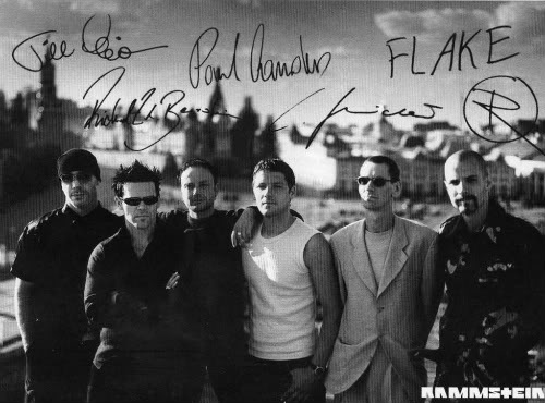 Vuoi un autografo dei Rammstein? Basta un francobollo! (e tanta pazienza…)