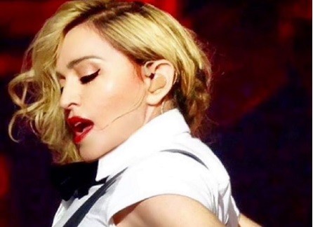 Madonna, tributo a Prince durante i Billboard Music Awards 2016