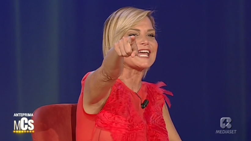 Simona Ventura: “Con Mediaset bolle qualcosa in pentola, sono a disposizione dell’azienda “