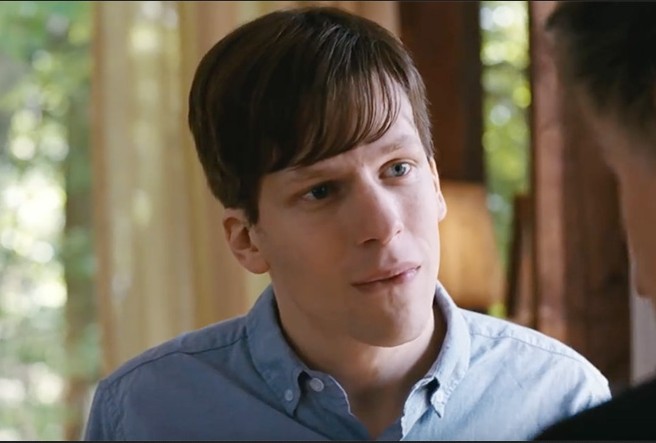 Segreti di famiglia: trailer italiano del dramma familiare con Jesse Einsenberg