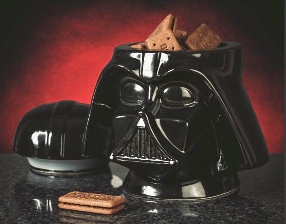 Star Wars Gadget: portapenne, zerbino e biscottiera Darth Vader