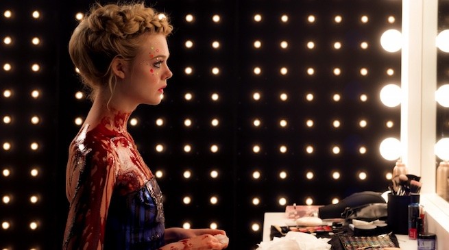 Cannes 2016, The Neon Demon: recensione del film di Nicolas Winding Refn in Concorso