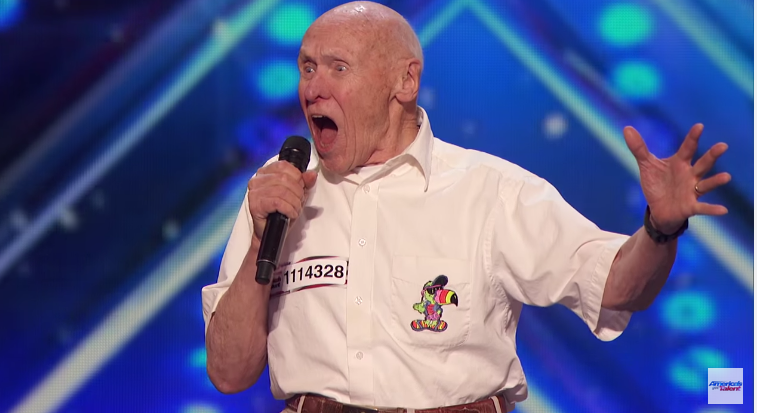 America’s Got Talent, 82enne canta Bodies dei Drowning Pool e la band lo invita sul palco [video]