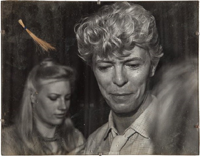 Una ciocca di capelli di David Bowie venduta all’asta per 18750$