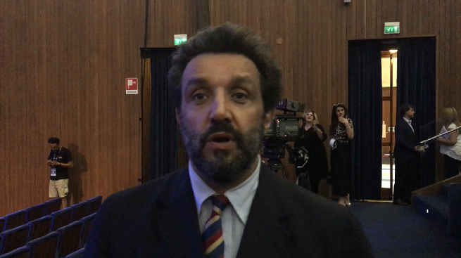 Flavio Insinna a Blogo: “Affari Tuoi finisce prima? Era ora, ma non ho ancora firmato il contratto”