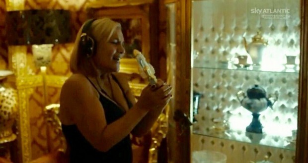 Gomorra, Scianel e la scena del vibratore: la cantante Cinzia Oscar querela per l’uso della sua canzone