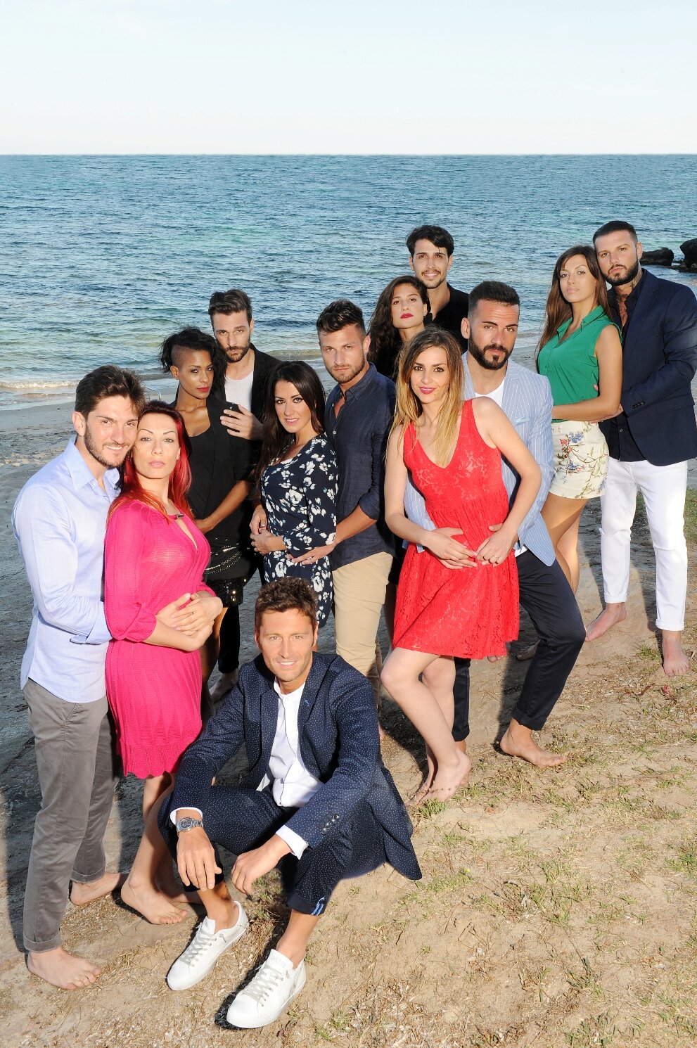 Temptation Island, prima puntata: azzeccata la scelta delle coppie, pinnettu, falò e Filippo Bisciglia fanno scatenare i ragazzi