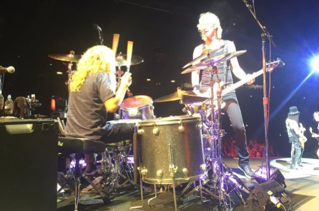 Steven Adler torna a suonare con i Guns N’Roses (video)