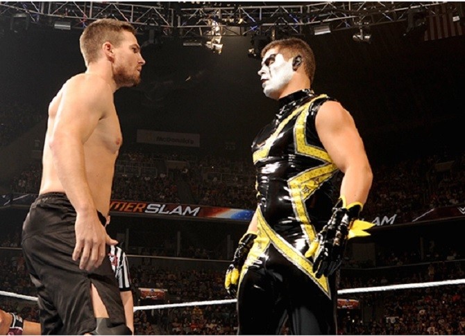 Arrow, ci sarà un nuovo “incontro” tra Stephen Amell e Cody Rhodes in una quinta stagione “caotica”
