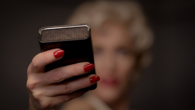 Serie Tv, novità: la prima foto di Gillian Anderson in American Gods, un trio per Code Black