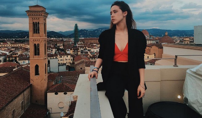 Karaoke in auto di Sky, Aurora Ramazzotti bocciata all’esame della patente, al suo posto Lodovica Comello