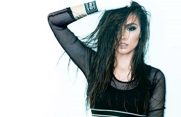 Cher Lloyd, Activated: testo, traduzione e audio