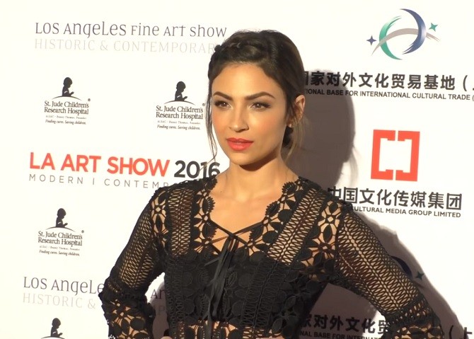 Serie TV, novità: Floriana Lima in Supergirl sarà il personaggio gay Maggie Sawyer, Fox ripensa a Behind Enemy Lines
