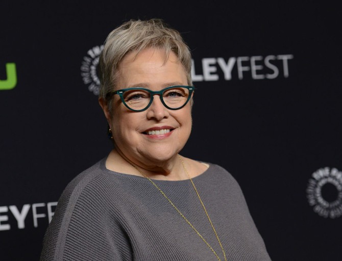 Serie TV, novità: Netflix ordina Disjointed con Kathy Bates di Chuck Lorre, il cast di The Mist