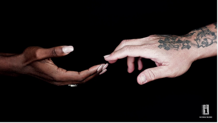 Hands, la canzone tributo per le vittime della strage di Orlando [testo, traduzione e audio]