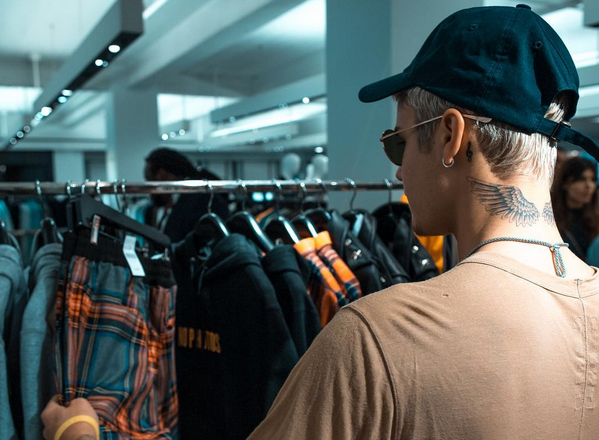 Fan chiede a Justin Bieber un abbraccio. “No” è la risposta [video]