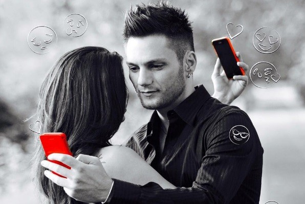Luca Napolitano – Ci whatsappiamo: testo e video