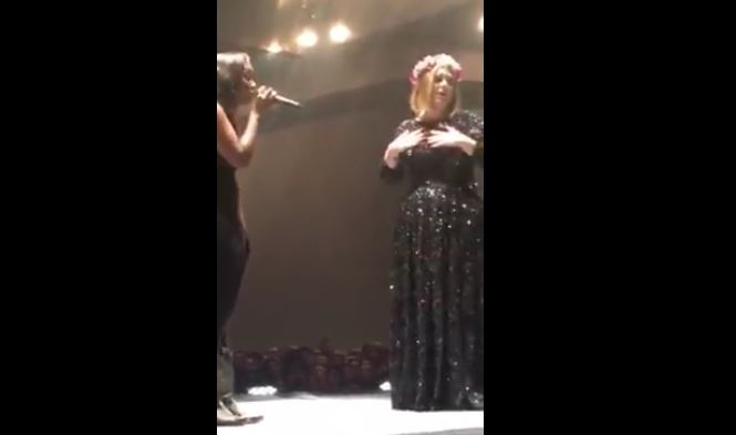 Adele invita una fan a cantare sul palco: è Jamie Grace, una cantante candidata ai Grammy Awards