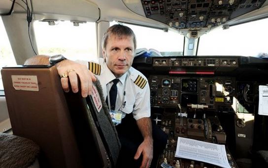 Iron Maiden, Bruce Dickinson pilota della Air Djibouti (e anche del volo Olbia-Torino)