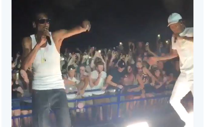 Crolla barriera di sicurezza al concerto di Snoop Dogg e Wiz Khalifa: almeno 42 feriti [video]