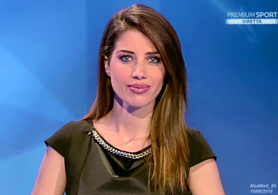 Eleonora Boi a Blogo: “A Mediaset preferisco stare tra la gente, ‘malata’ di social, sono single, mi piacerebbero Le Iene…”