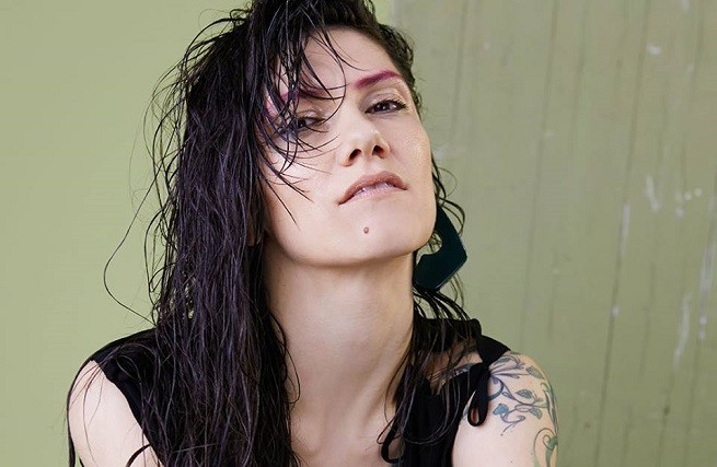 Elisa, Bruciare per te è il nuovo singolo (con nonna Irene): testo e audio