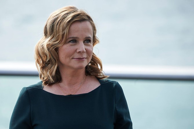 Serie TV, novità: Emily Watson e Seth Gabel in Genius di National Geographic, Alison Brie in G.L.O.W. di Netflix
