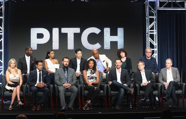 Pitch, Dan Fogelman: “Una donna nel campionato di baseball? Potrebbe accadere a breve”