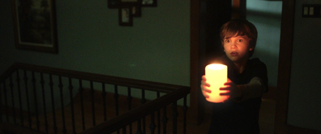 Lights Out – Terrore nel buio: clip in italiano, poster, foto e web app del film horror