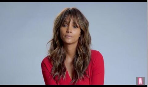 Oops I did it again, la canzone di Britney Spears recitata da Halle Berry [video]