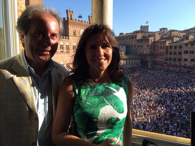 Palio di Siena, la corsa del 16 agosto 2016 su Rai 1 con Annalisa Bruchi e Maurizio Bianchini
