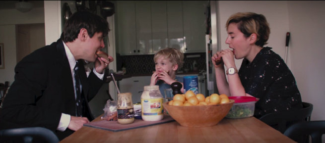 Will Butler degli Arcade Fire realizza il video di Friday Night con protagonista la sua famiglia