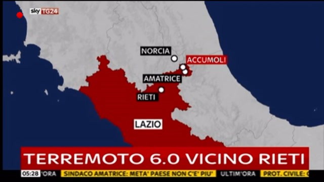 Terremoto, in tv sindaco di Amatrice in lacrime: “Aiutateci”