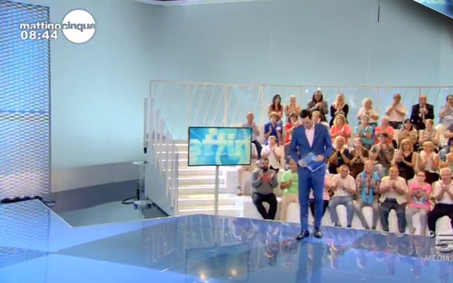 Mattino Cinque: Federica Panicucci ancora assente per lutto. Vecchi conduce da solo per il secondo giorno di seguito