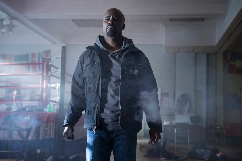 Luke Cage, il terzo supereroe Netflix mostra meno i muscoli e punta di più sulla forza della comunità (Anteprima Blogo)